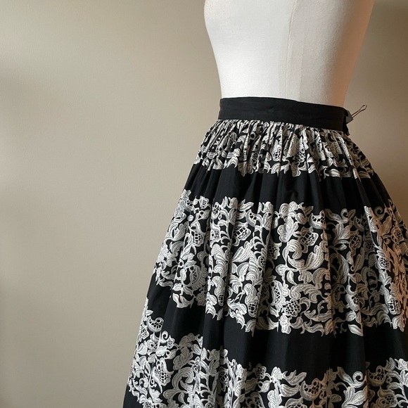 XS, Fabulous 1950 Cotton Border Print Skirt - Picture 7 of 9